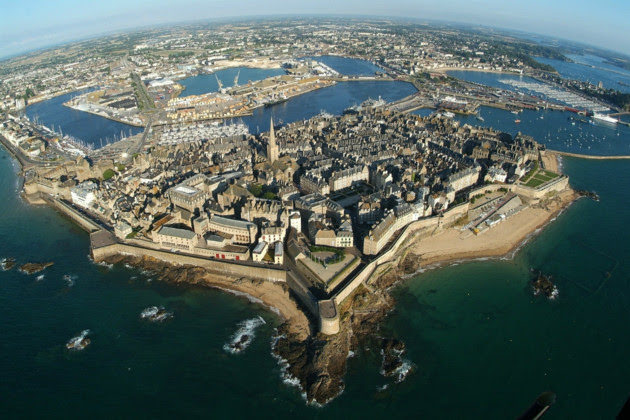 Saint-Malo-vue-du-ciel-©-Gerard-Cazade-630x0