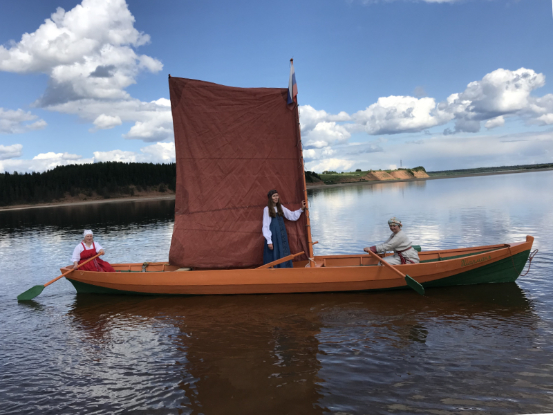 три грации под парусом