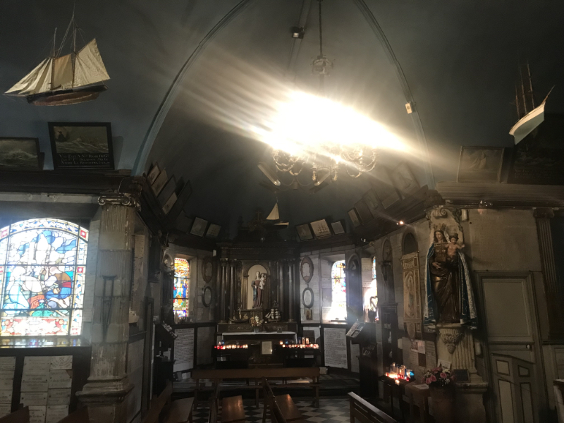 вативные скульптуры в Нотр-Дам-де-Грас