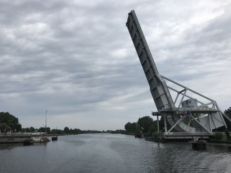 мост через канал