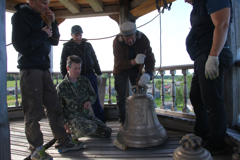 подьем колоколов на колокольню Одигитриевской церкви