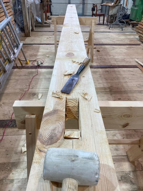 гнезда в балке