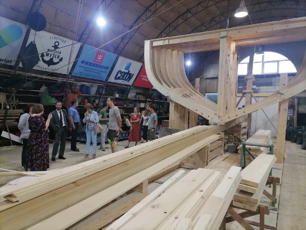 Советник министр Арктики и Дальнего Востока Ольга Смирнова на верфи Товарищества