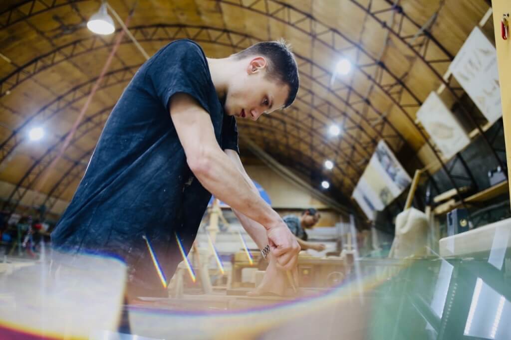 Нарезка стекла для стенки кают-компании